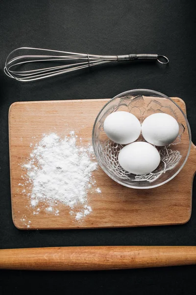 Ovos Farinha Tábua Corte Modelo Receita Cozimento Abeto Composição — Fotografia de Stock