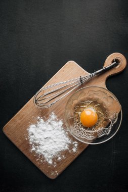 Yumurta, un ve kesme tahtası - kompozisyon köknar tarifi şablon pişirme