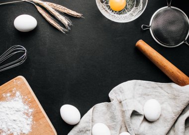 Yumurta, buğday kulak ve kesme tahtası - kompozisyon köknar tarifi şablon pişirme