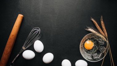 Yumurta, buğday kulak ve kesme tahtası - kompozisyon köknar tarifi şablon pişirme