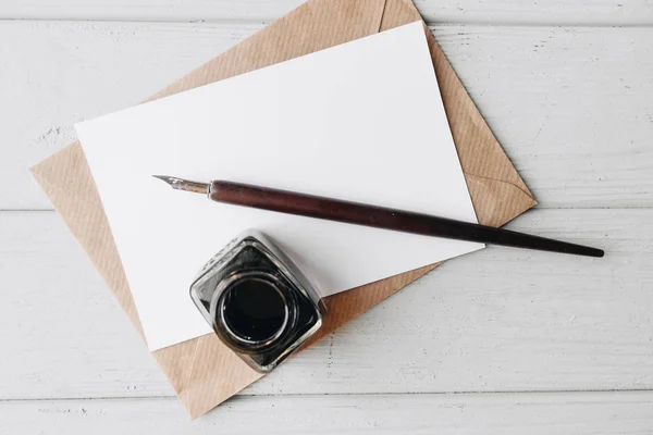 Set Vintage Dip Pen Inkpot Blank Paper Sheet Envelope White — Stock Photo, Image