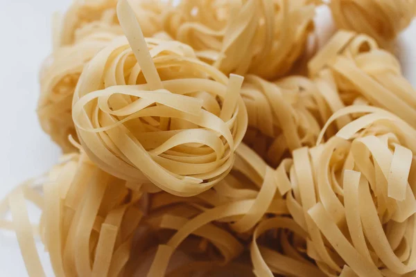 Mucchio Tagliatelle Crude Primo Piano Concetto Cibo Amido — Foto Stock