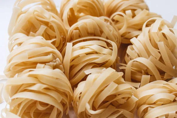 Mucchio Tagliatelle Crude Primo Piano Concetto Cibo Amido — Foto Stock