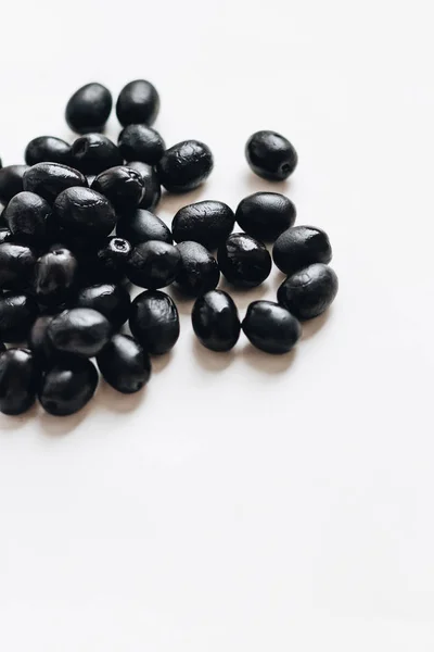 Pile Delicious Black Olives White Background — Stock Photo, Image