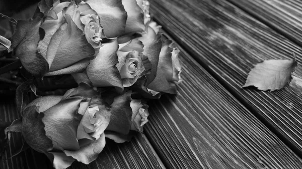 Красивий Букет Троянд Дерев Яних Дошках Чорно Білий — стокове фото