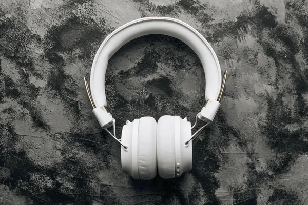 White Modern Headphones Black Stone Background Black White — Stock Photo, Image