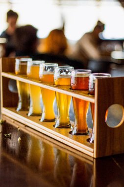 sayaç degüstasyon için bar bira ile fondip bardakları kümesi 