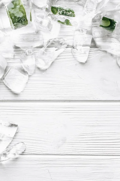 Quadro Cubos Gelo Com Aloés Congelados Interior Tábuas Madeira Branca — Fotografia de Stock