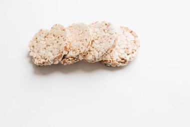 NET beyaz arka plan üzerinde izole ekmek sağlıklı kahvaltı