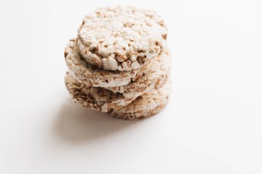 NET beyaz arka plan üzerinde izole ekmek sağlıklı kahvaltı