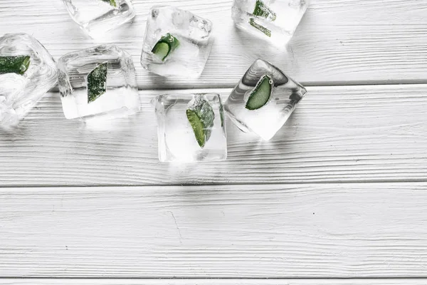 Tendido Plano Cubitos Hielo Con Aloe Congelado Interior Sobre Una — Foto de Stock