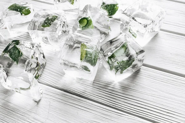 Flat Lay Ice Cubes Frozen Aloe White Wooden Table — Stock Photo, Image