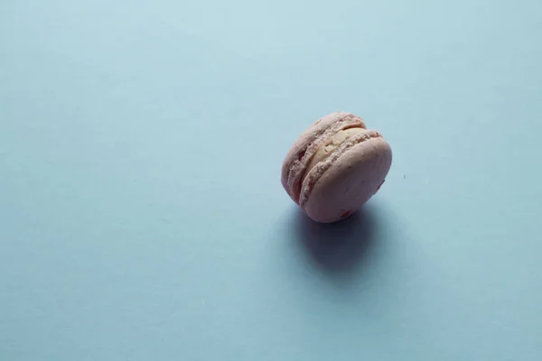 Délicieux Macaron Sur Table Bleue Dessert Sucré — Photo