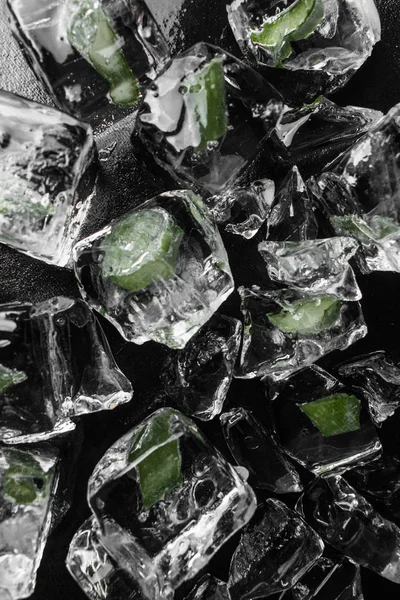 Кубики Льоду Замороженим Алое Всередині Чорному Фоні — стокове фото