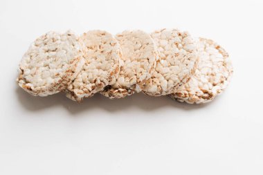 NET beyaz arka plan üzerinde izole ekmek sağlıklı kahvaltı