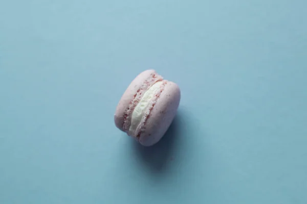 Délicieux Macaron Sur Table Bleue Dessert Sucré — Photo