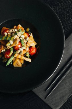 tohum ve siyah plaka üzerinde sebze taze sağlıklı yemek