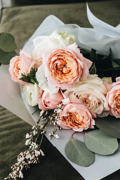 Hermoso Ramo Primavera Con Tiernas Flores Ranúnculo Rosa Elegante Decoración — Foto de Stock