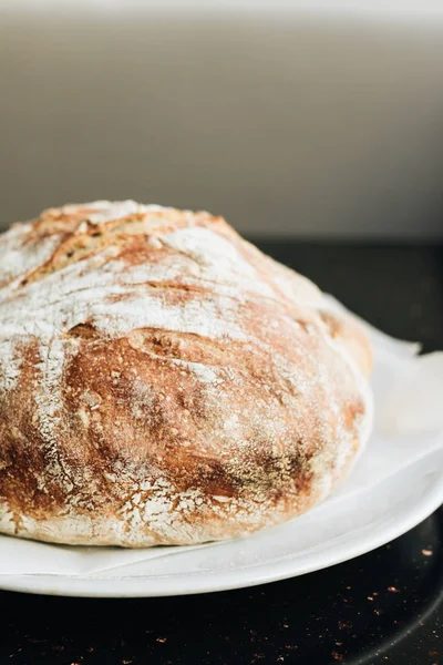 Pane Fresco Fatto Casa Piatto Bianco — Foto Stock