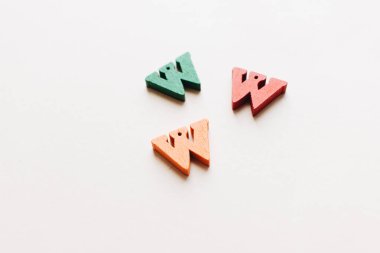 renkli küçük ahşap W harfleri