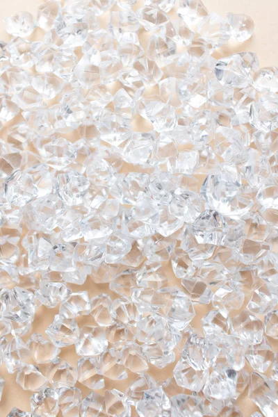 Rozptýlené Krystaly Světlém Pozadí Krásné Drahokamy — Stock fotografie