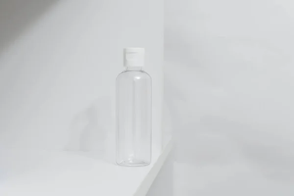 Plastikflasche Auf Weißem Hintergrund — Stockfoto