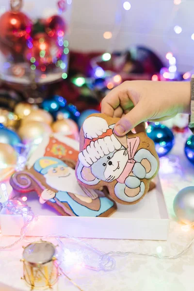 Lebkuchen Der Hand Weihnachtsfeiertage Hintergrund — Stockfoto