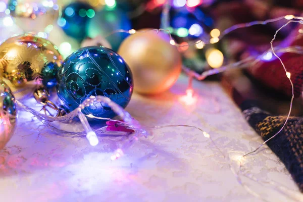Blauwe Witte Kerstballen — Stockfoto