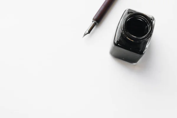 Caneta Tinta Tinta Sobre Fundo Branco Espaço Cópia Para Texto — Fotografia de Stock