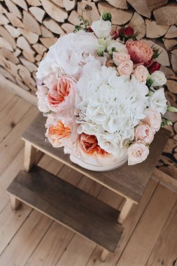 güzel bahar buket ihale pembe tipik çiçekler, zarif çiçek dekorasyon ile