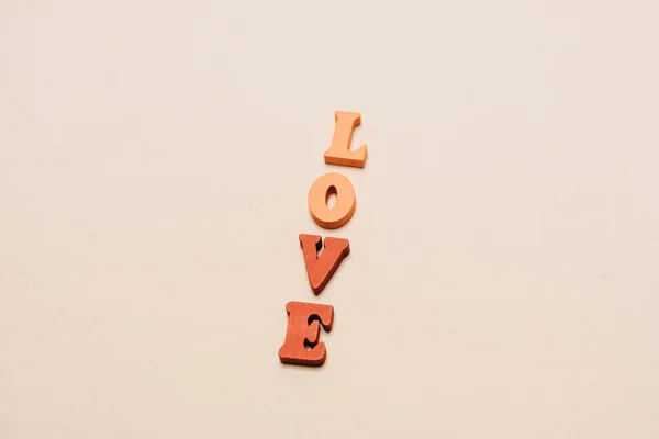 カラフルな木製の手紙 愛のレタリング — ストック写真
