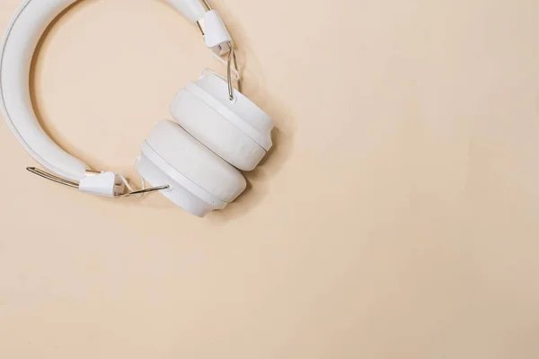 White Modern Headphones Listening Music — Stock Photo, Image