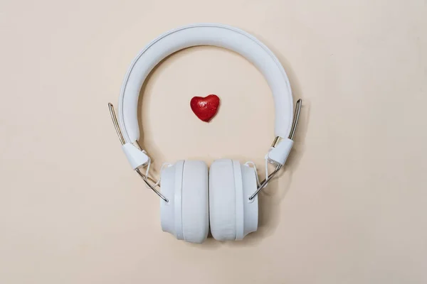 White Modern Headphones Listening Music — Stock Photo, Image