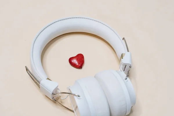 White Modern Headphones Listening Music — Stock Photo, Image