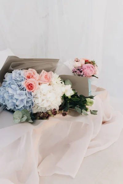 Hermoso Ramo Primavera Con Flores Tiernas — Foto de Stock