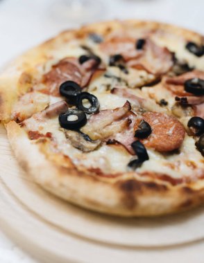 güzel pizza, geleneksel İtalyan mutfağı 