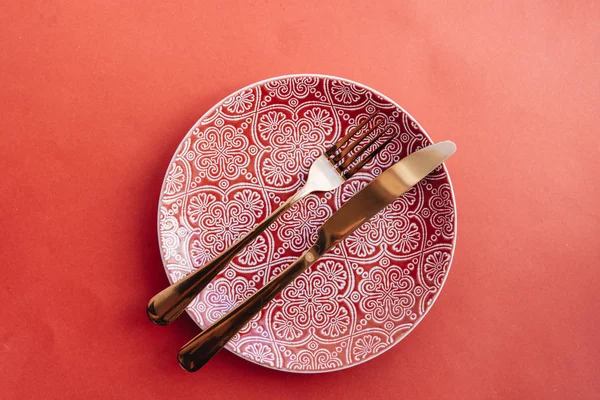 Red Plate Fork Knife Red Table Elegant Tableware — Stock Photo, Image