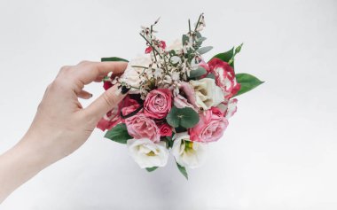 Yumuşak çiçekli güzel bahar buketi 