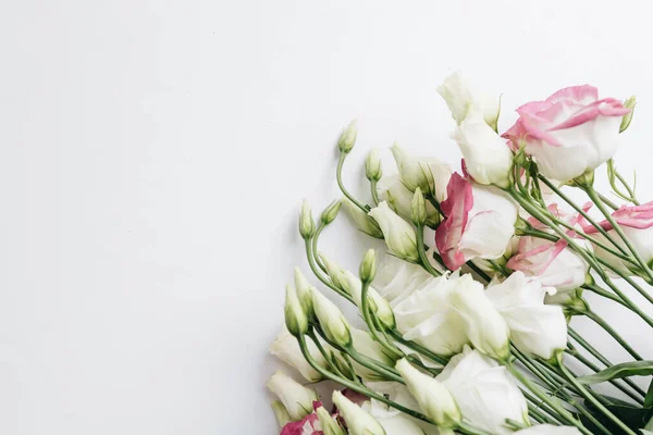 Piękny Wiosenny Bukiet Delikatnymi Kwiatami Elegancka Dekoracja Kwiatowa — Zdjęcie stockowe