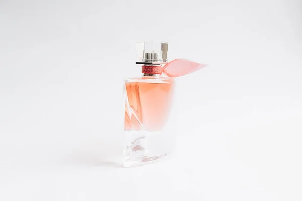 Bouteille Parfum Sur Fond Blanc — Photo