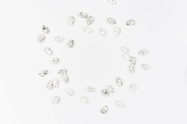 Yumurtadan yapılmış Paskalya kompozisyonu. Yaratıcı tatil konsepti