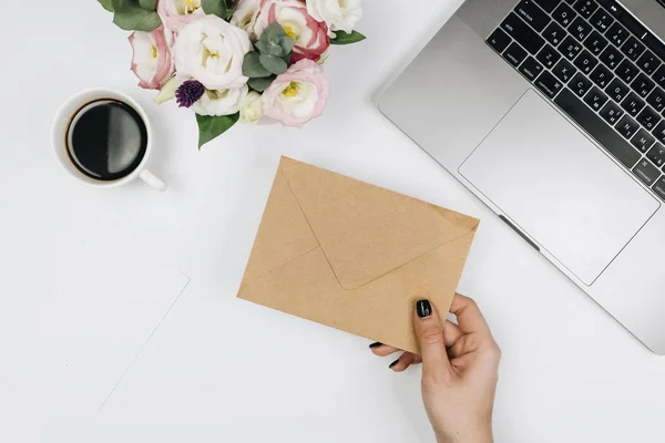 Local Trabalho Com Laptop Fundo Branco — Fotografia de Stock