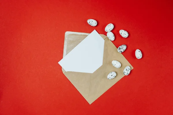 Composición Pascua Hecha Con Huevos Tarjeta Papel Blanco Concepto Creativo — Foto de Stock