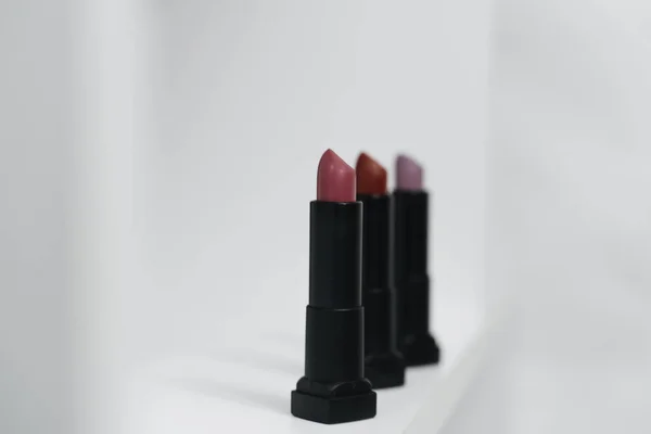 Colección Lápices Labiales Sobre Fondo Blanco — Foto de Stock