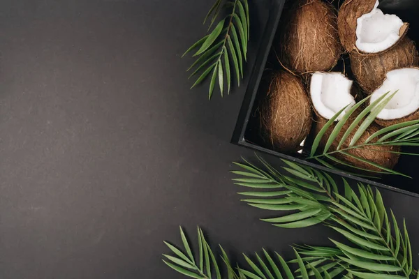 Högen Kokosnötter Tropiska Frukter Bakgrund — Stockfoto