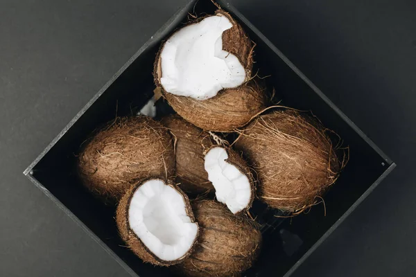 Högen Kokosnötter Tropiska Frukter Bakgrund — Stockfoto