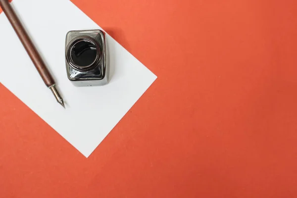 Set Vintage Dip Pen Inkpot Blank Paper Sheet Red Background — 스톡 사진