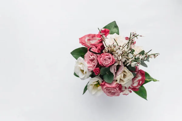 Hermoso Ramo Primavera Con Flores Tiernas Rosas Blancas —  Fotos de Stock