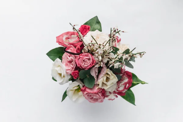 Bellissimo Bouquet Primaverile Con Fiori Teneri Rosa Bianchi — Foto Stock