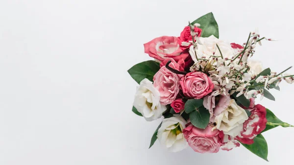 Bellissimo Bouquet Primaverile Con Fiori Teneri Rosa Bianchi — Foto Stock